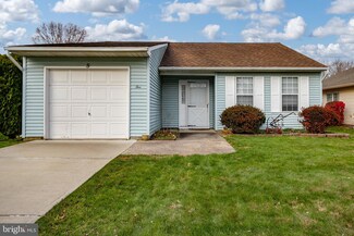 5 Fernwood Ct, Columbus, NJ 08022