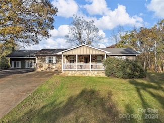2627 Pea Ridge Rd, Mill Spring, NC 28756