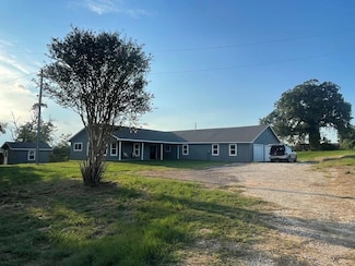 396 An County Road 427, Palestine, TX 75803
