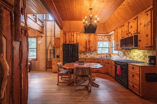 914 Sand Hills Rd, Red Rock, TX 78662