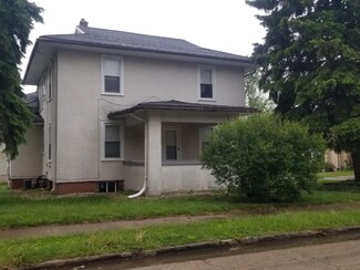 704 8th St, La Salle, IL 61301