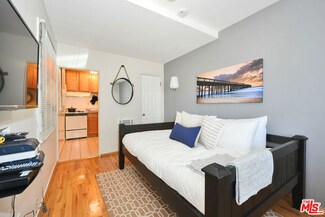 16 Clubhouse Ave Unit 14, Los Angeles, CA 90291