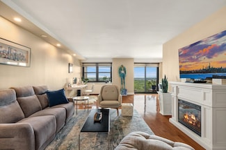 7855 Blvd E Unit 20F, North Bergen Twp., NJ 07047