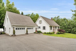21 Bowling Green Ln, Belfast, ME 04915