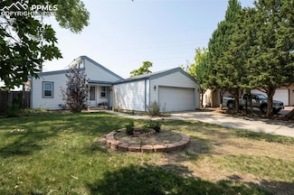 14 Crested Hill Ct, Pueblo, CO 81008