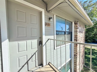 2526 W Prairie St Unit 201, Denton, TX 76201