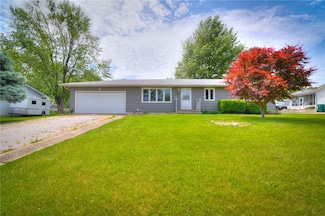 635 E North St, Warrensburg, IL 62573