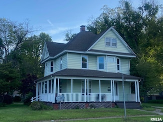 703 E Park St, Taylorville, IL 62568