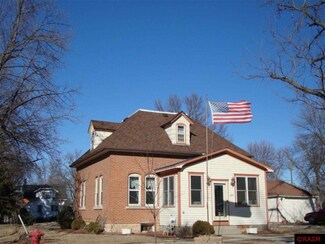 600 6th St, Nicollet, MN 56074