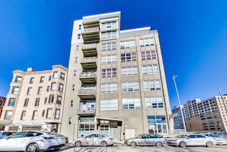 770 W Gladys Ave Unit 204, Chicago, IL 60661