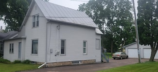 225 & 225-1/2 Linn St, West Baraboo, WI 53913