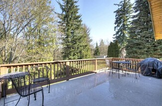 1513 Lakeway Dr, Bellingham, WA 98229