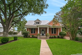 509 W Austin St, Fredericksburg, TX 78624