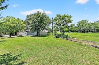 2107 Meadows Cir, Sherman, TX 75092