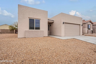 152 E Calle Del Capullo, Green Valley, AZ 85614