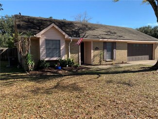6523 Meadow Ridge Ln, Lake Charles, LA 70605