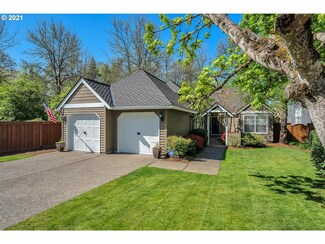 5546 Royal Oaks Dr, Lake Oswego, OR 97035