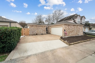 1562 Beaconshire Rd, Houston, TX 77077