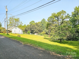 56 19th Ave SW, Hickory, NC 28602