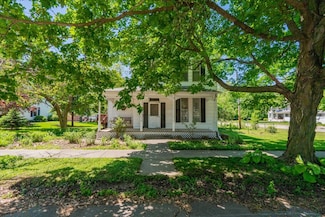 208 N Cedar St, Lexington, IL 61753