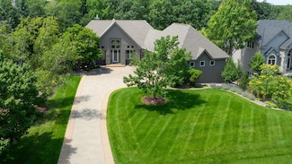 8692 Wynstone Pass, Eden Prairie, MN 55347