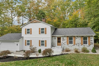 7 Loon St, Wolfeboro, NH 03894