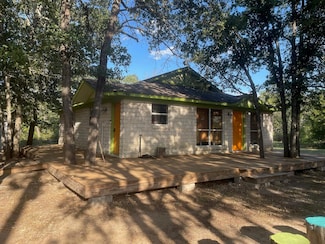 309 Stolle Ln, Flatonia, TX 78941