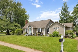 64 Red Top Dr, West Hartford, CT 06110