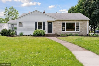 674 Wheelock Pkwy W, Saint Paul, MN 55117