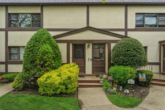 274 Cherry Valley Ave Unit B2, Garden City, NY 11530