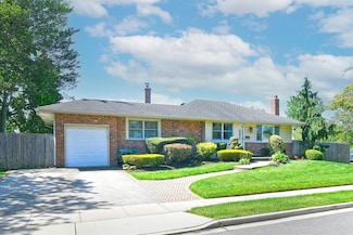 22 Wadsworth Ave, Levittown, NY 11756