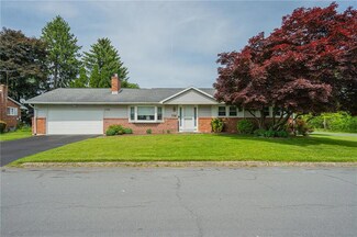 7398 Hillcrest Dr, Macungie, PA 18062