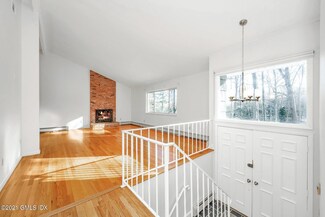 15 Sundance Dr, Cos Cob, CT 06807