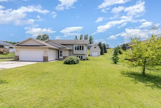 204 Sidney St E, Morristown, MN 55052