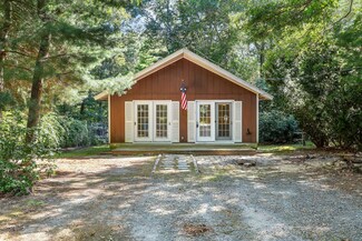 21 Edgewood Dr, East Falmouth, MA 02536