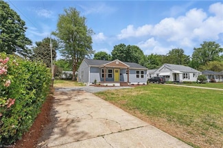 2322 Fernwood Dr, Greensboro, NC 27408