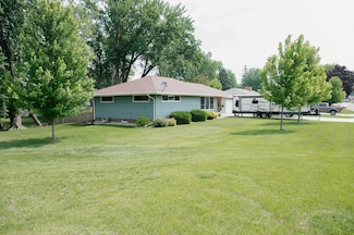 381 6th St SW, Wells, MN 56097