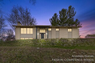 6614 Brookhills Ct SE, Grand Rapids, MI 49546