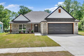 107 S Coo Y Yah St, Pryor, OK 74361
