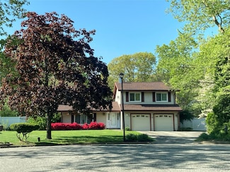 5 Carry Ct, South Setauket, NY 11720