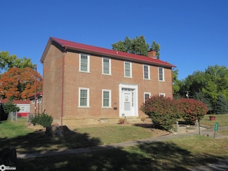 425 Jackson St, Warsaw, IL 62379