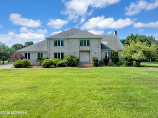 5 Tamar Ct, Manalapan, NJ 07726