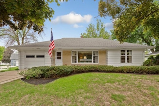 706 9th Ave SW, Faribault, MN 55021
