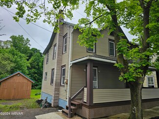 15 Brook St, Montgomery, PA 17752