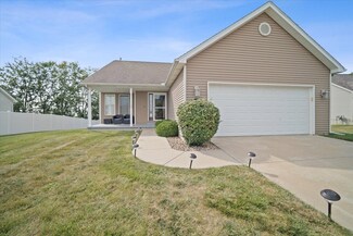 2205 Bracebridge Rd, Bloomington, IL 61705