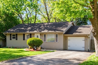 713 University St, Harvard, IL 60033
