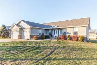 19905 Divine Rd, Lebanon, MO 65536