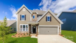 443 Fox Cove Rd, Hendersonville, NC 28792