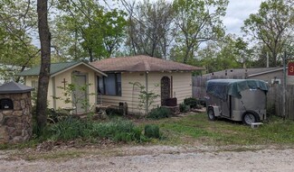 300 Highland St, Rockaway Beach, MO 65740