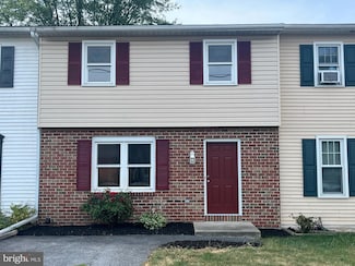 44 Akron Rd, Ephrata, PA 17522